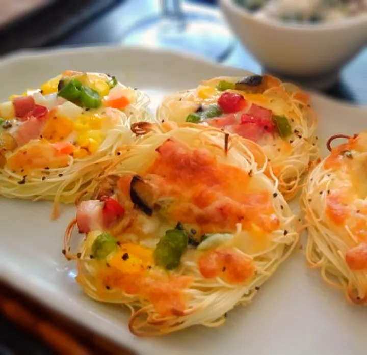 そうめんの白焼きピザ|くまちゃんさん