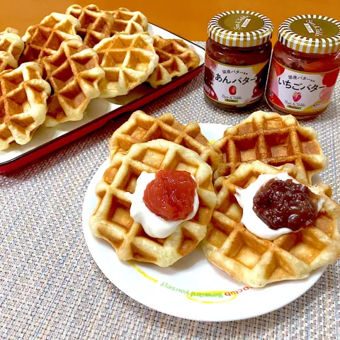 「Sun & Table Butter いちごバター」を使ってみたSnapdishの料理・レシピ写真:ベルギーワッフル🧇いちごバターとあんバター