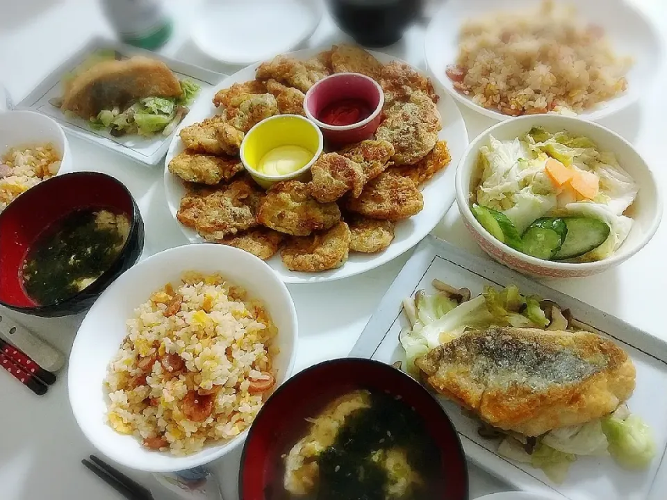 夕食(*^^*)
チャーハン
豚肉ピカタ
鱈とキャベツとしめじ焼き
野菜ピクルス
ホタテと卵と海苔フレークの中華スープ|プリン☆さん