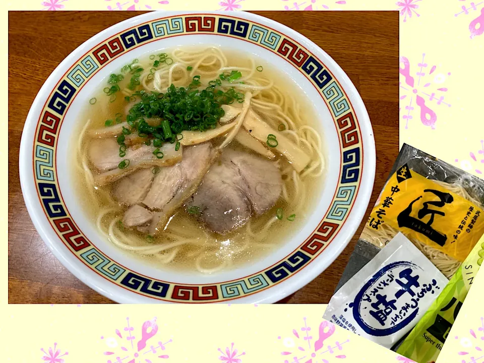 〆は牛骨塩ラーメン🍜|sakuramochiさん