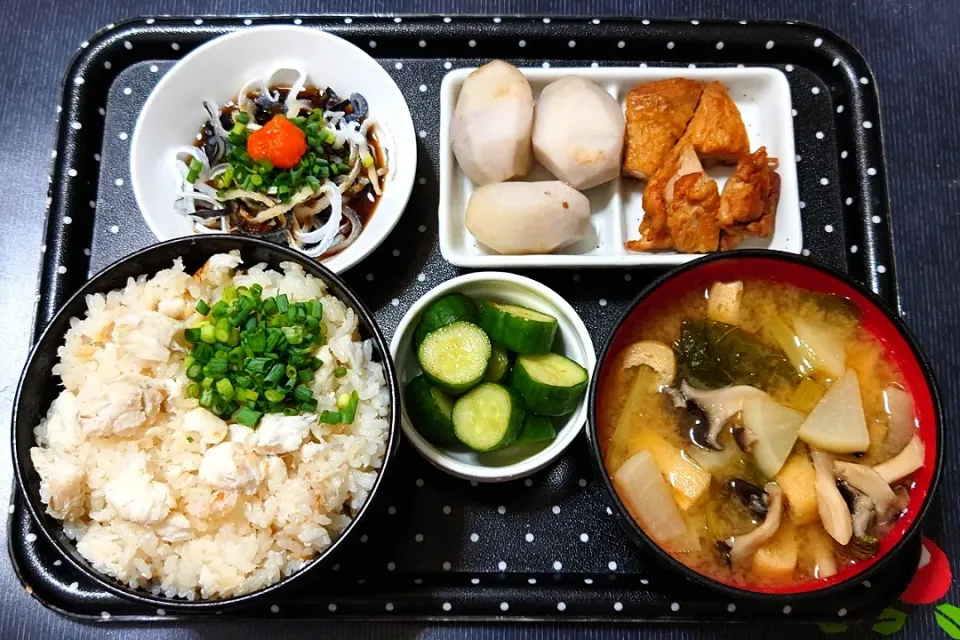 今日の朝ごはん（ふぐめしにタンドリー風チキン、里芋の塩煮、ふぐ皮ポン酢、蕪と平茸のみそ汁、きゅうりの浅漬）|Mars＠釜飯作り研究中さん