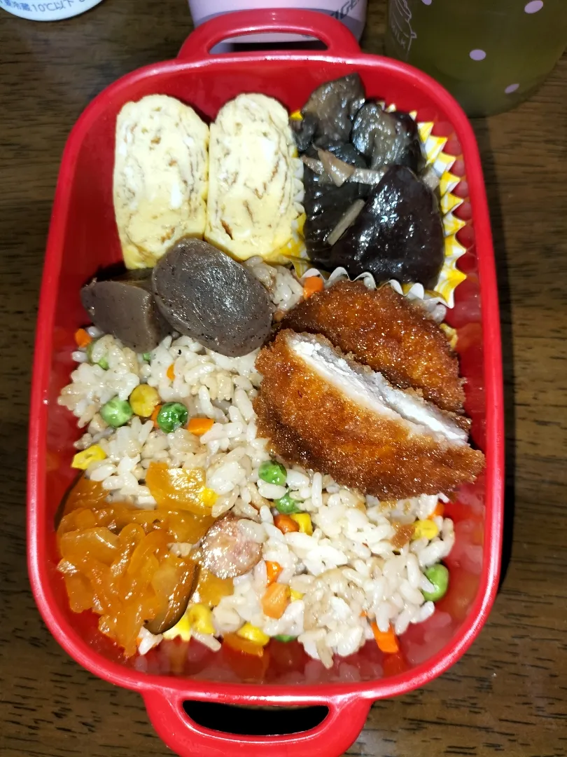 私弁当🍱
ミックスベジタブルの焼き飯
ウスターソース味😄|miimiさん