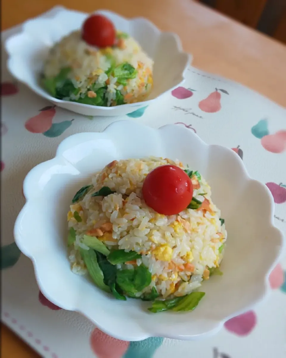 夏休みのお昼ごはん🌻レタス鮭炒飯|みりん。さん