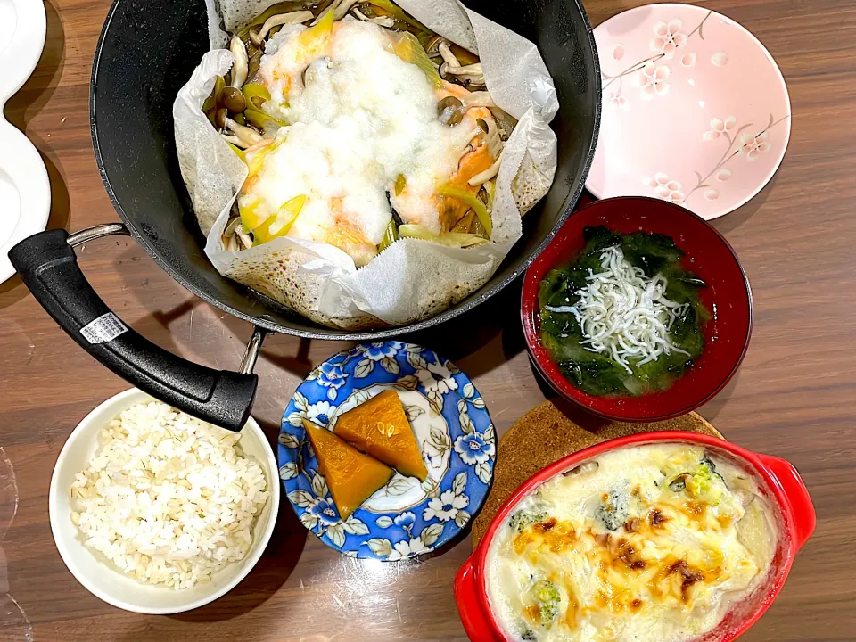 鮭のとろろ蒸し　かぼちゃの煮物　残り物グラタン　しらすとほうれん草のごま味噌汁|おさむん17さん