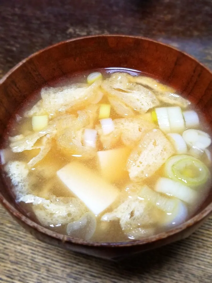 パパ作👨油揚げと豆腐の味噌汁|ぱんだのままんさん