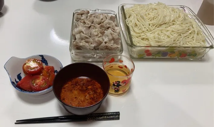 Snapdishの料理写真:☆五島うどん☆冷しゃぶ☆トマトのマリネサラダ|Saharaさん