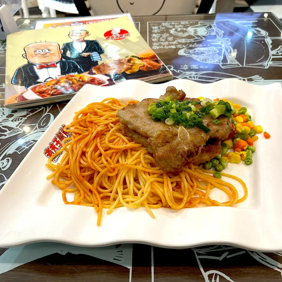 Grilled pork chop with onion oil sauce served with spaghetti|skyblueさん