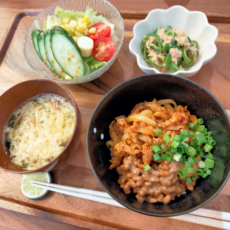 納豆豚キムチ丼
ピーマンのツナマヨ和え
サラダ
卵スープ|うりさん