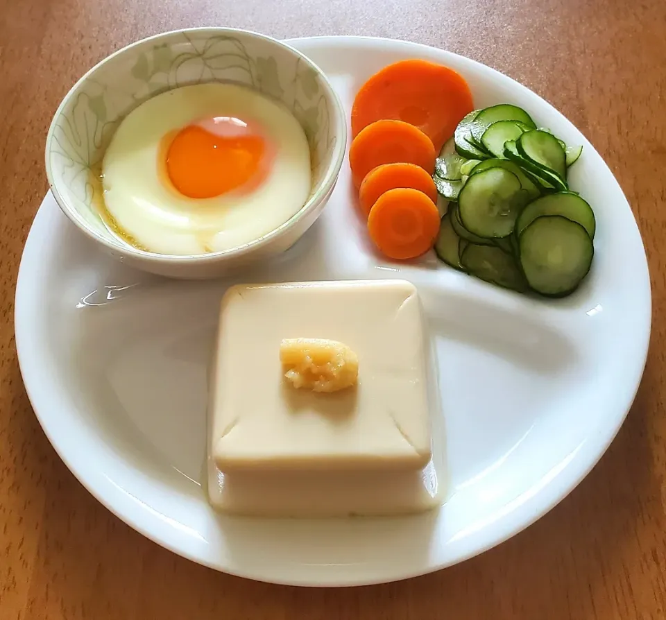 卵
冷奴
きゅうりの酢の物
にんじん
トースト|ナナさん