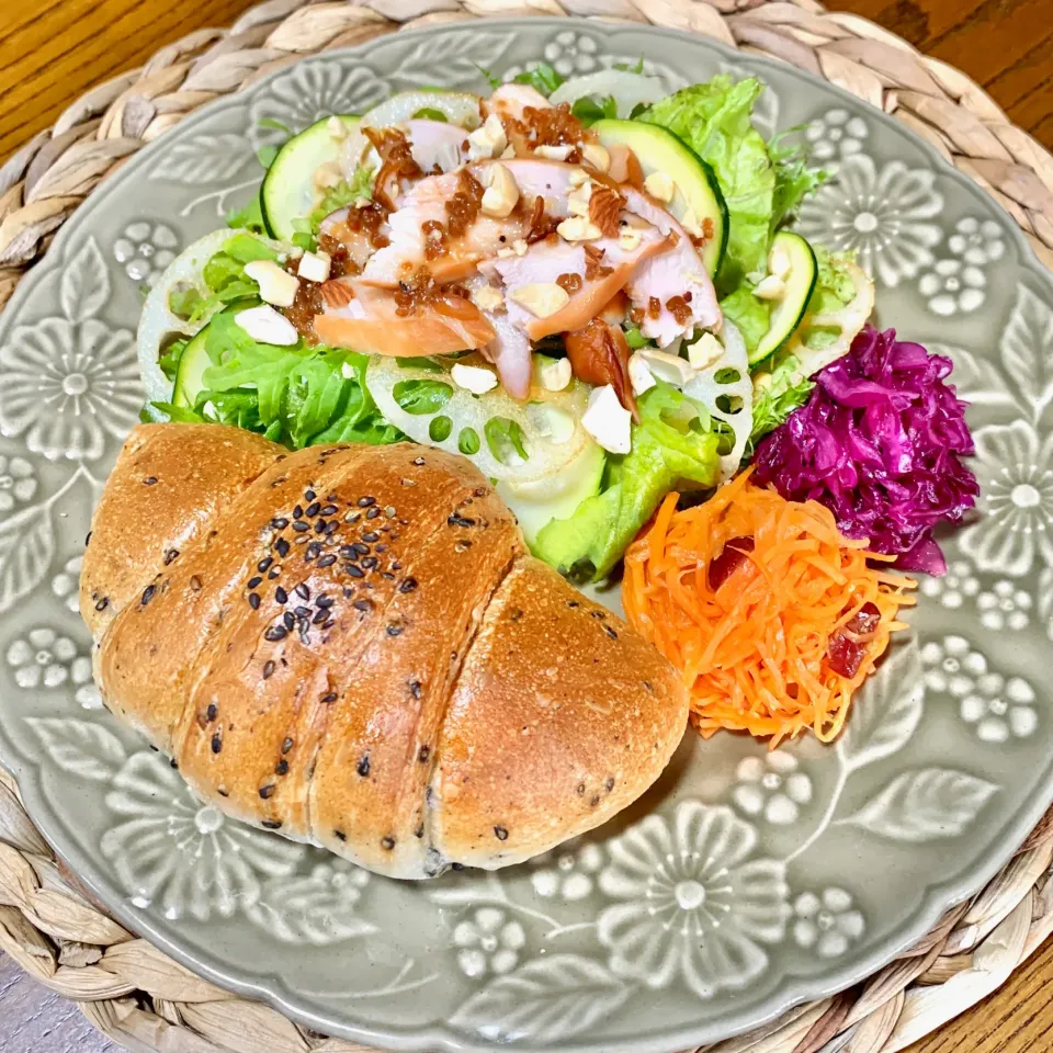 スモークチキンとれんこんのサラダ|むむさん