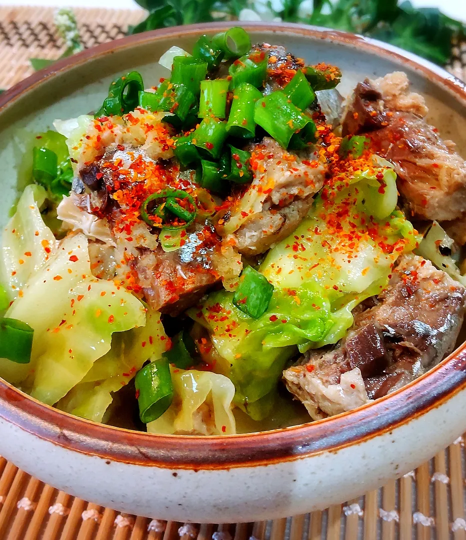 鯖水煮缶とキャベツの蒸し煮生姜たっぷり|ポコさん