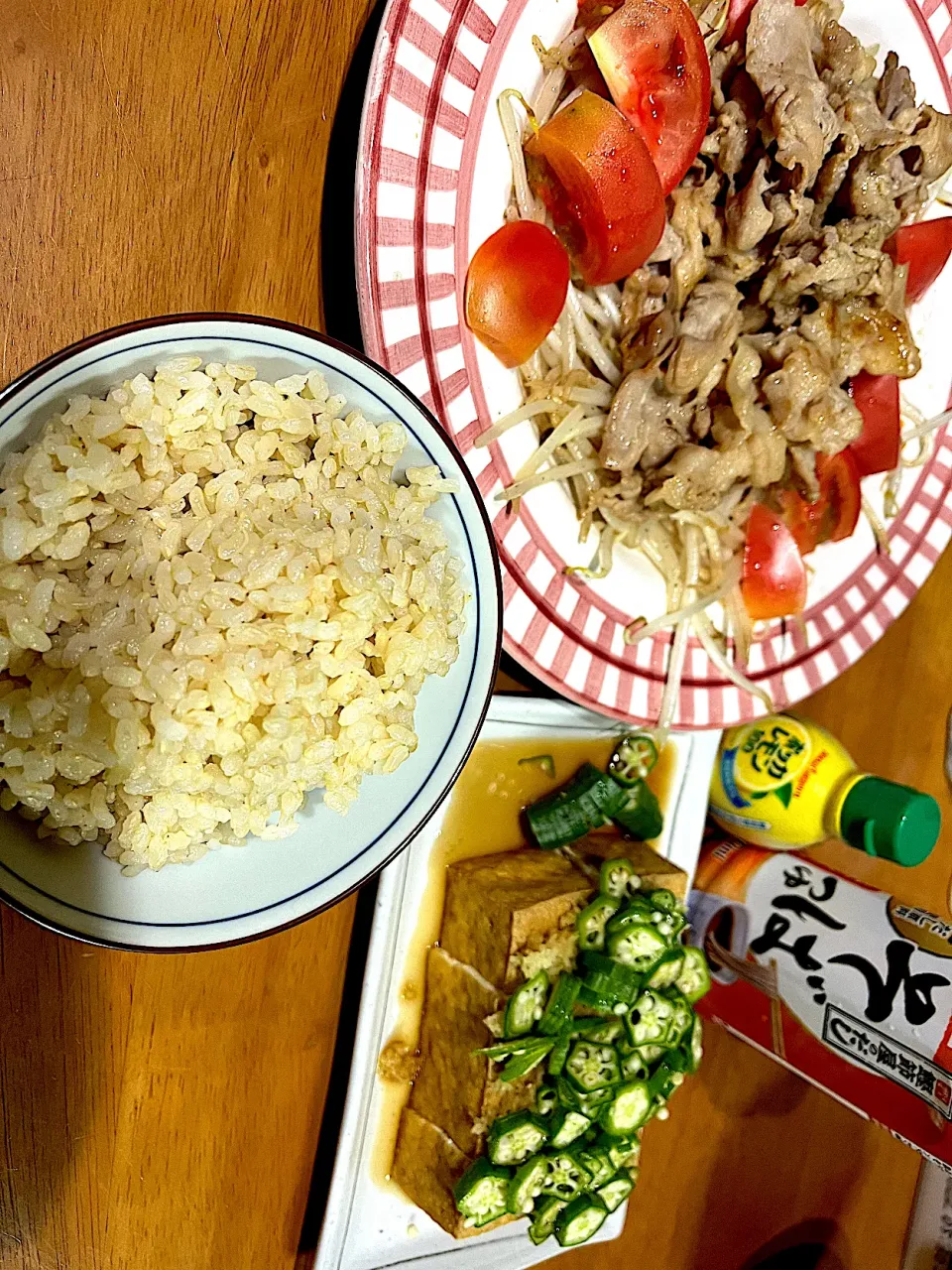 途中から天つゆの味がした #夕飯　ロウカット玄米ご飯、オクラ生姜焼き厚揚げ蕎麦つゆかけ、塩たれポーク焼きもやし炒めトマト添え|ms903さん