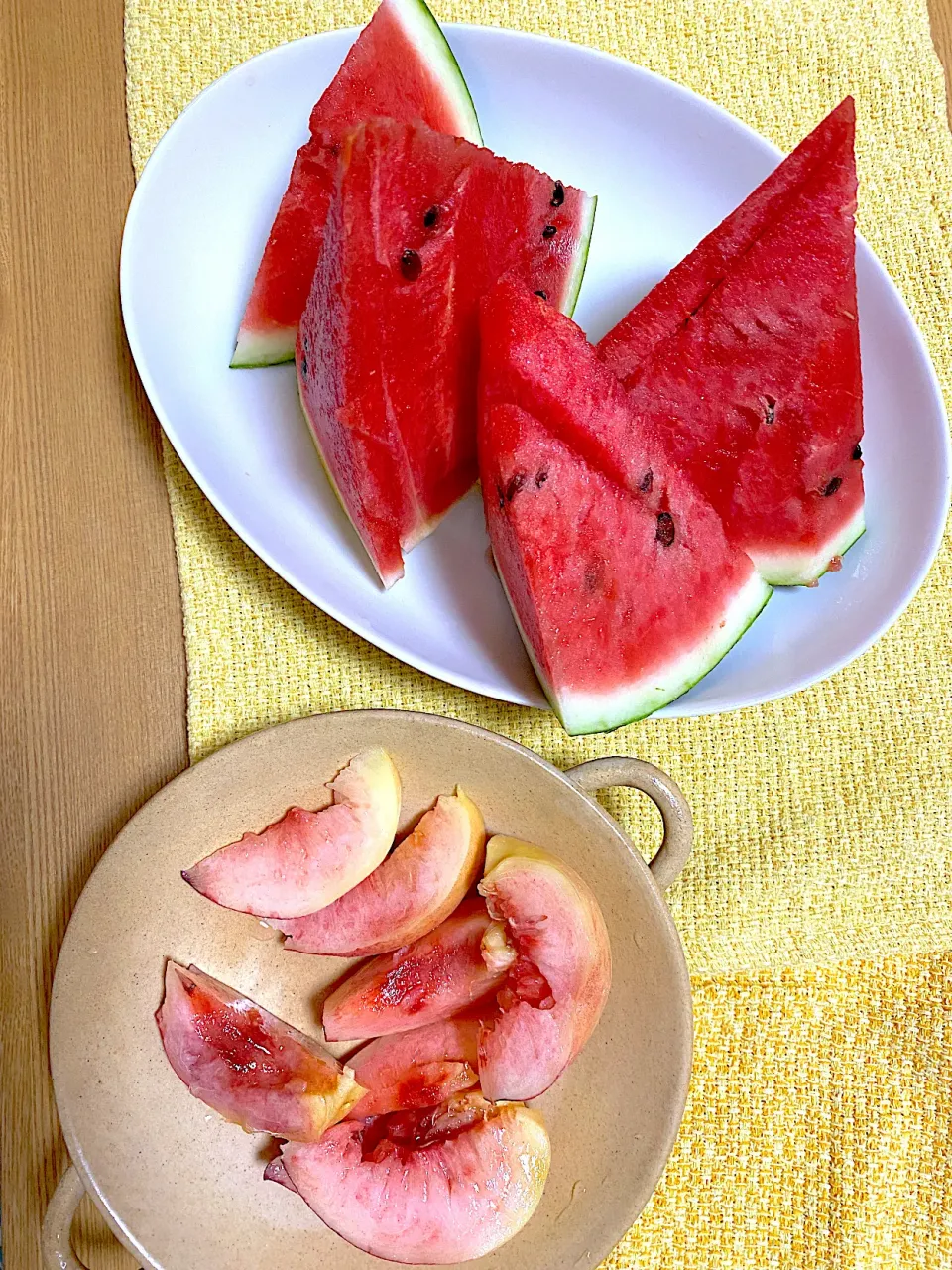 Snapdishの料理写真:祖父のしましまスイカ🍉、福島のもも🍑|1614さん