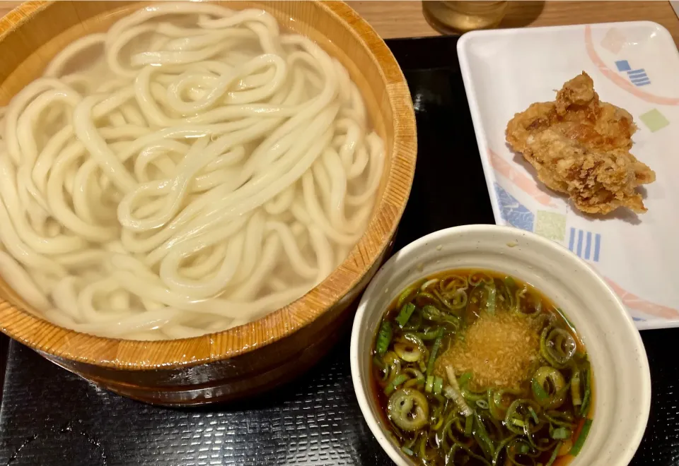 Snapdishの料理写真:久しぶりの                                                 「釜揚げうどん•中津唐揚げ」|mottomoさん