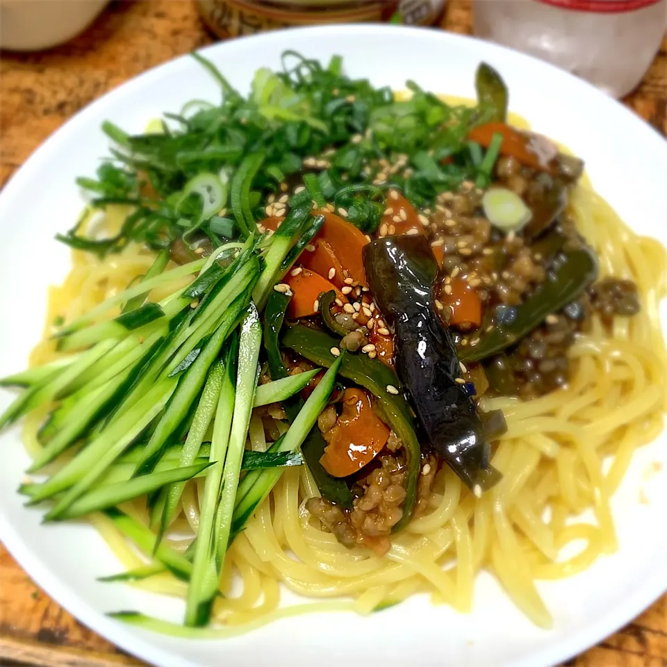 麻婆茄子丼の残りでジャージャー麺|にょんにいさん