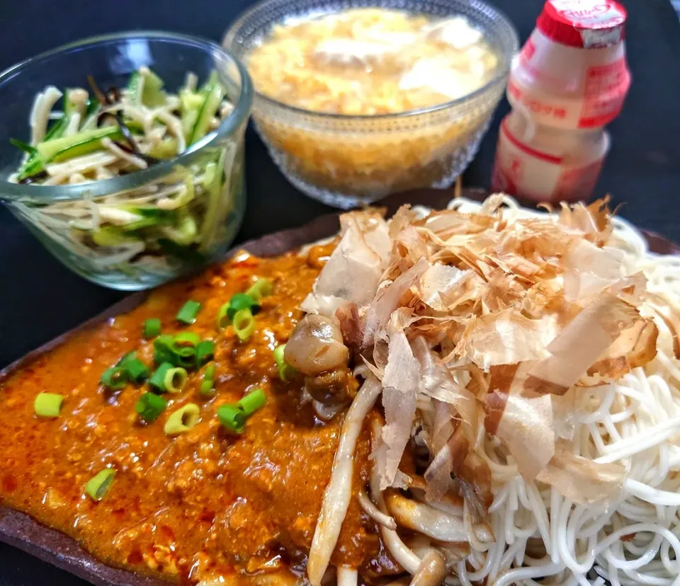 花鰹が踊る和カレー素麺
とろっ玉スープ
胡瓜とえのきの塩昆和え|マギーさん