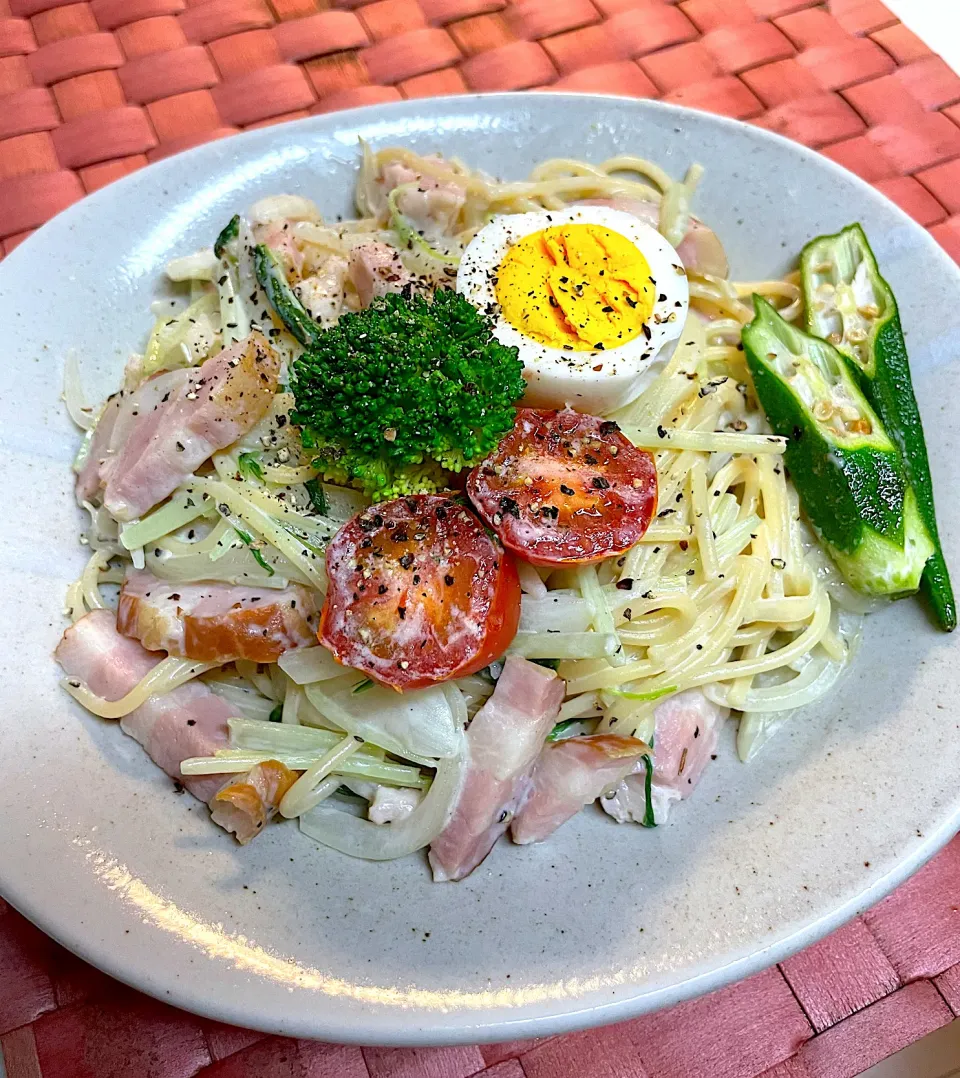 Snapdishの料理写真:中学生息子のお昼ご飯🍴 ベーコンと水菜のクリームパスタ🍝|Snow10さん