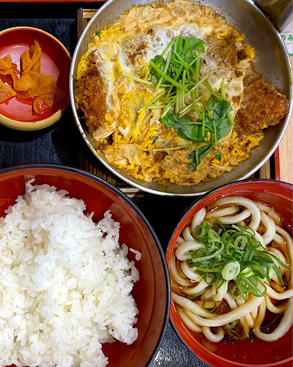 かつ丼うどんセット 780円|すくらんぶるえっぐさん