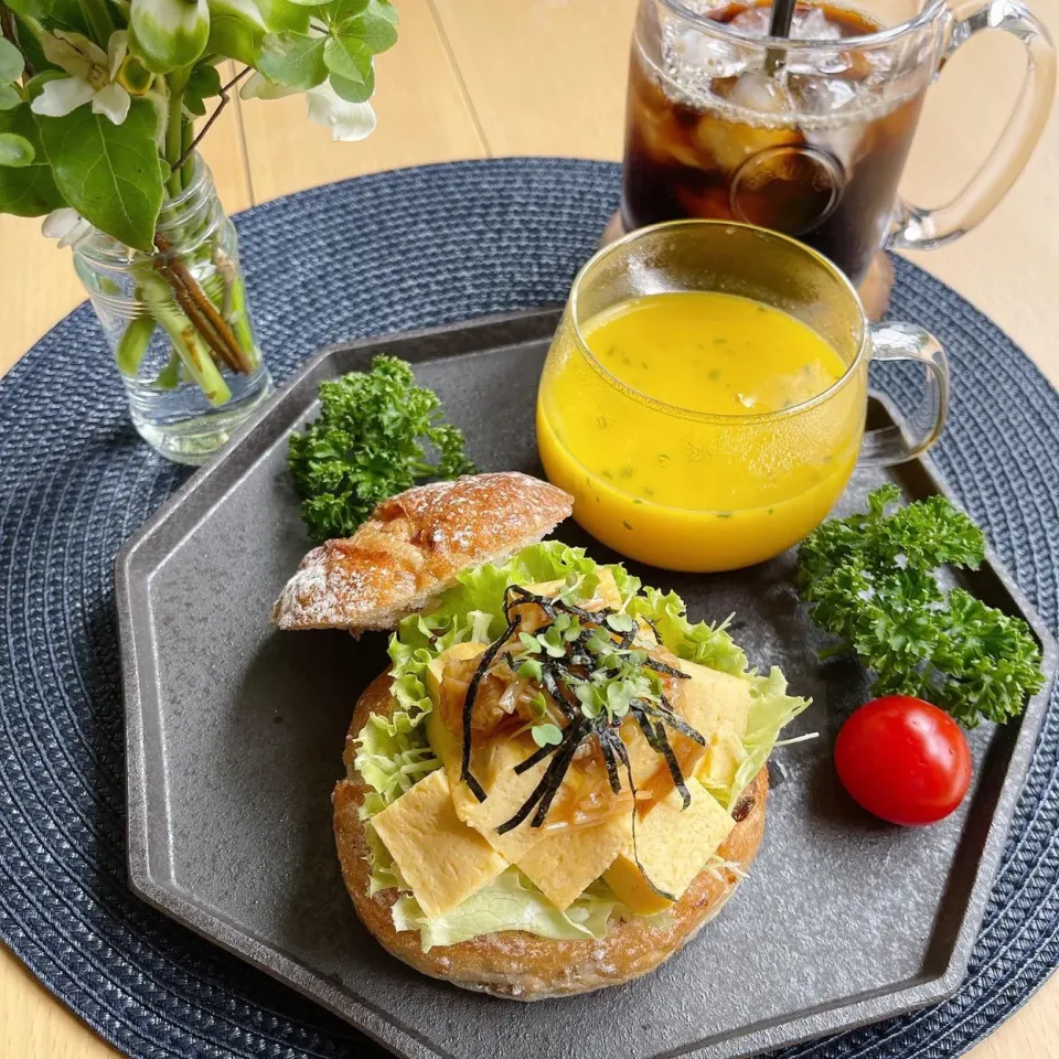 8/5❤︎ゆずこしょうなめ茸乗せ出汁たまご焼きカップサンド✨🌱|Makinsさん