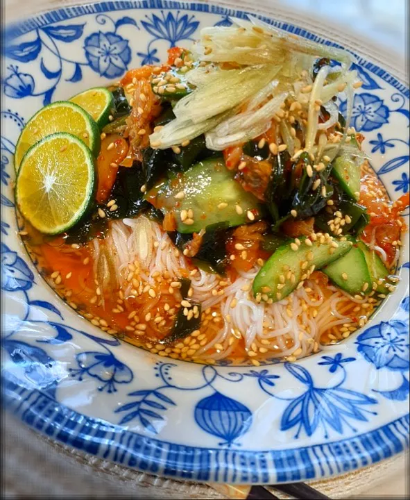 Snapdishの料理写真:キムチとワカメの素麺🍃|びせんさん