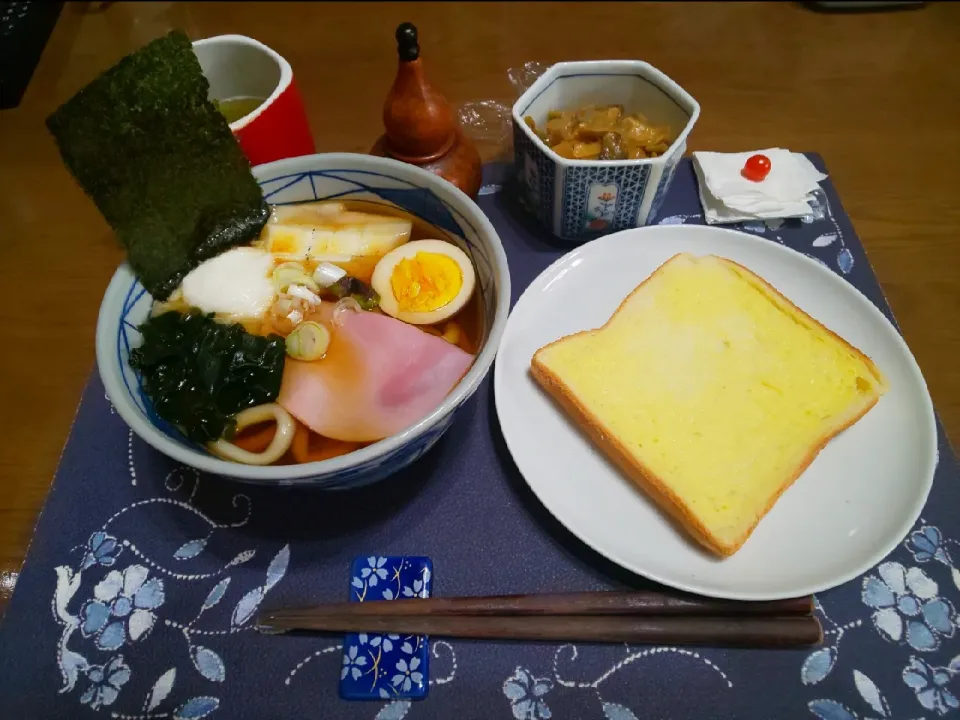 Snapdishの料理写真:特製うどん(昼飯)|enarinさん