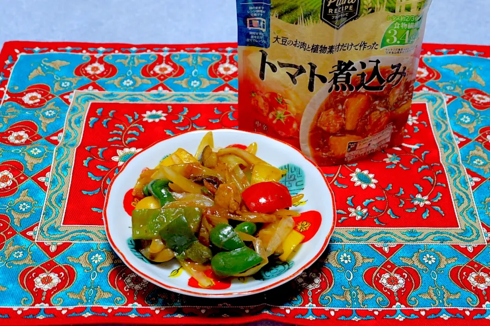 冷蔵庫の野菜と「トマト煮込み」をソースがわりに使って、簡単トマト炒め|Orie Uekiさん