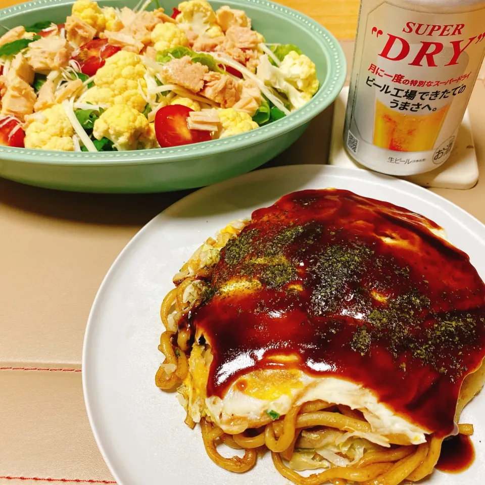 広島お好み焼き
サラダ🥗

広島お好み焼きは、焼きそば麺が無かったので うどん玉を使いました😊|naoさん