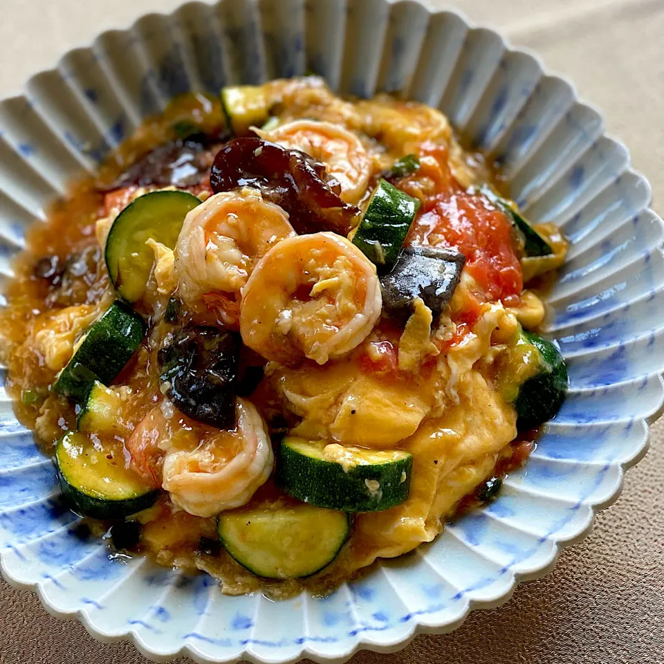 Snapdishの料理写真:🦐🥢🥒海老とトマトとズッキーニの中華あんかけ丼|ゆきぽん@ゆきの家飲み料理さん