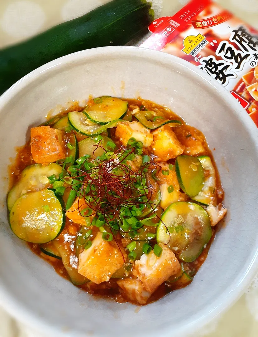 Snapdishの料理写真:厚揚げとズッキーニの麻婆豆腐
麻婆豆腐の素を使って簡単に～🤗|fumfumさん