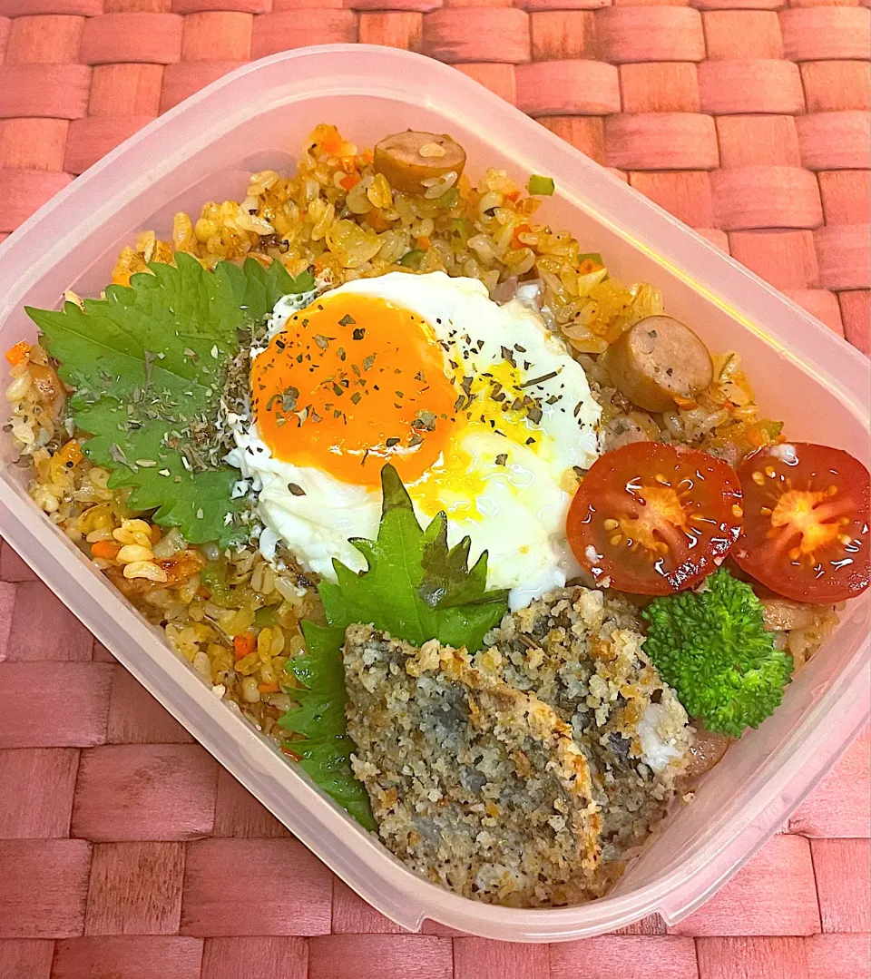 中学生息子のお弁当🍱 ケチャップライスと鯵の香草パン粉焼き弁当🍱|Snow10さん