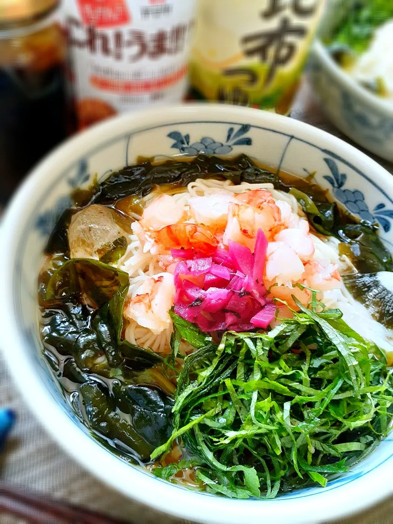 海老とワカメのぶっかけ素麺🦐|fumfumさん