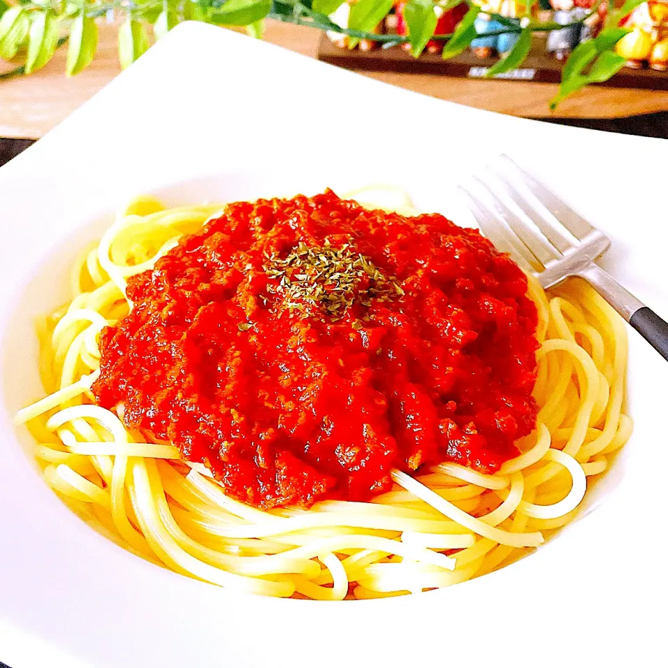 じっくり煮込んだ挽き肉ソースが美味しい　ミートソーススパゲティ🍝|Sの食卓さん