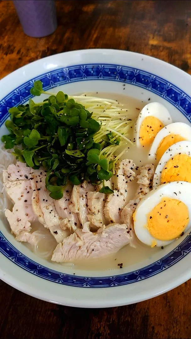 Snapdishの料理写真:こんにゃく麺鶏白湯味|闇夜の狸さん