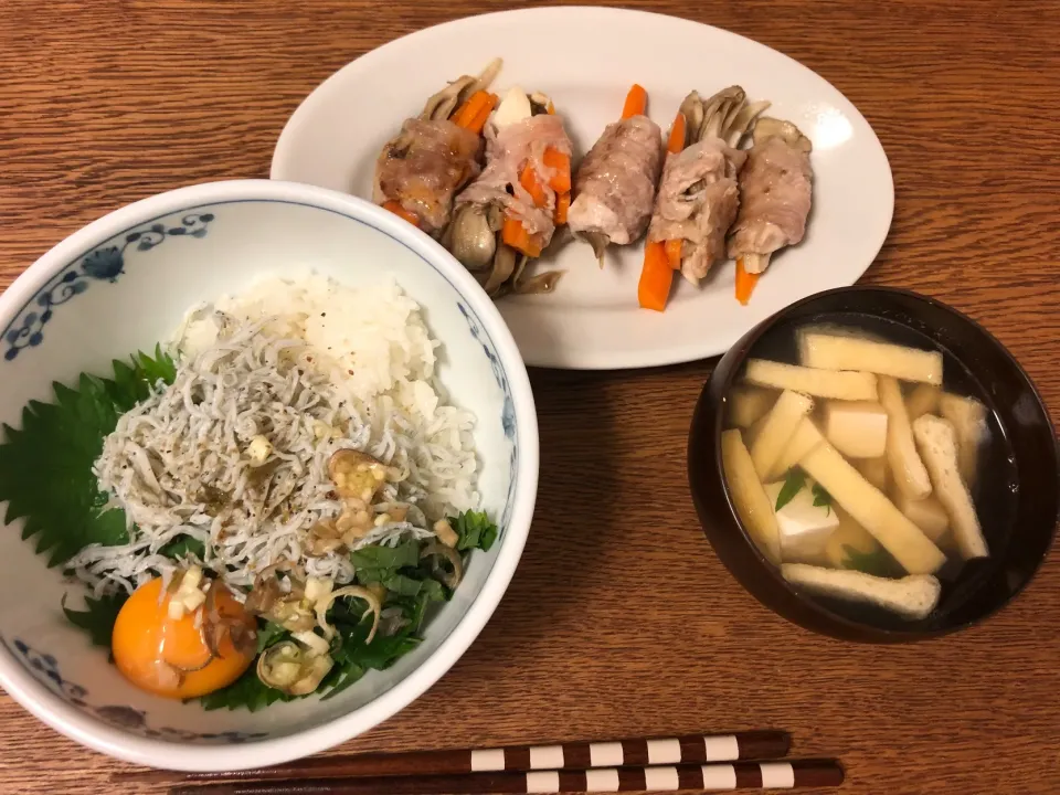 しらす丼、お吸い物、肉巻き|na_naka3さん