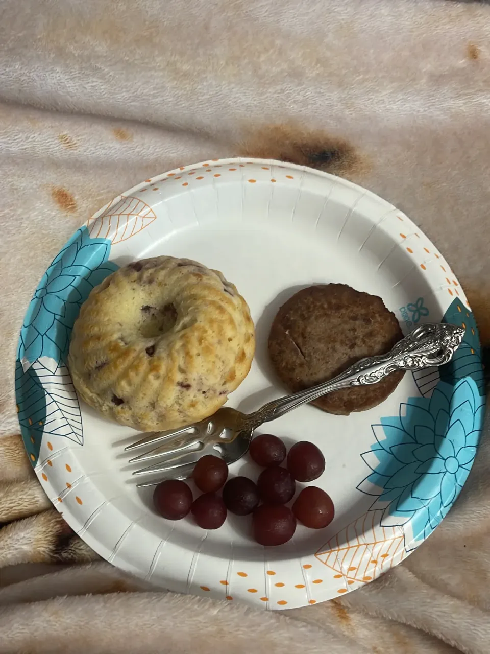 Muffins, grapes, and sausage|suさん