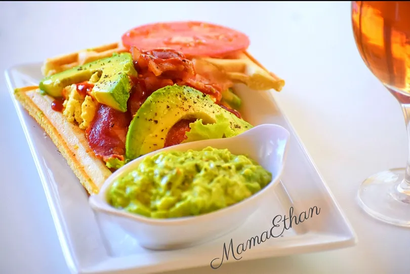 Waffle with bacon and guacamole|Teeさん