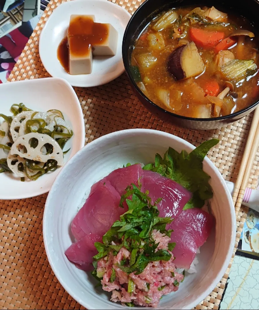 マグロとネギトロ丼で夕ご飯🍴|ポチさん