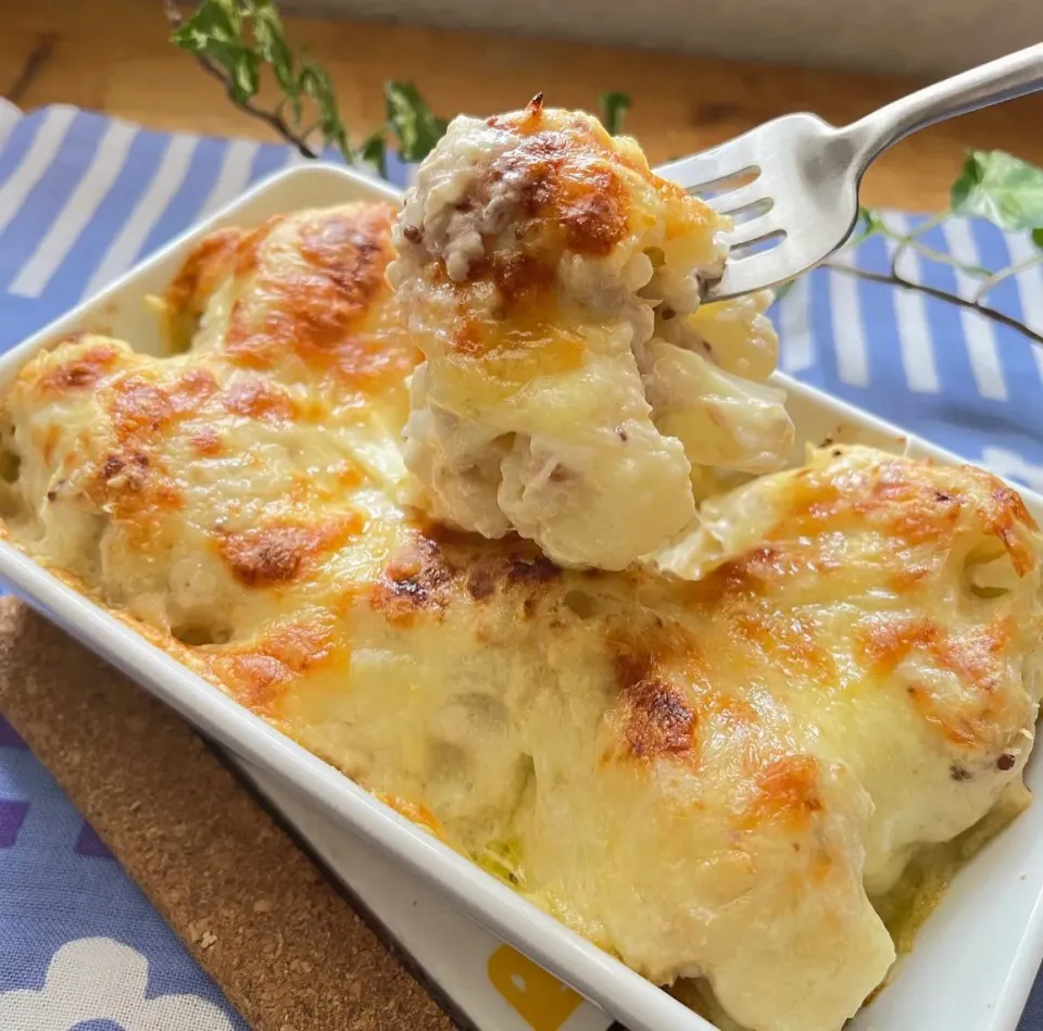 🌈暑い夏でも冷たいものばかり食べてはダメよ🙅熱々のカリフラワー ツナチーズメルト🧀|Hollyさん