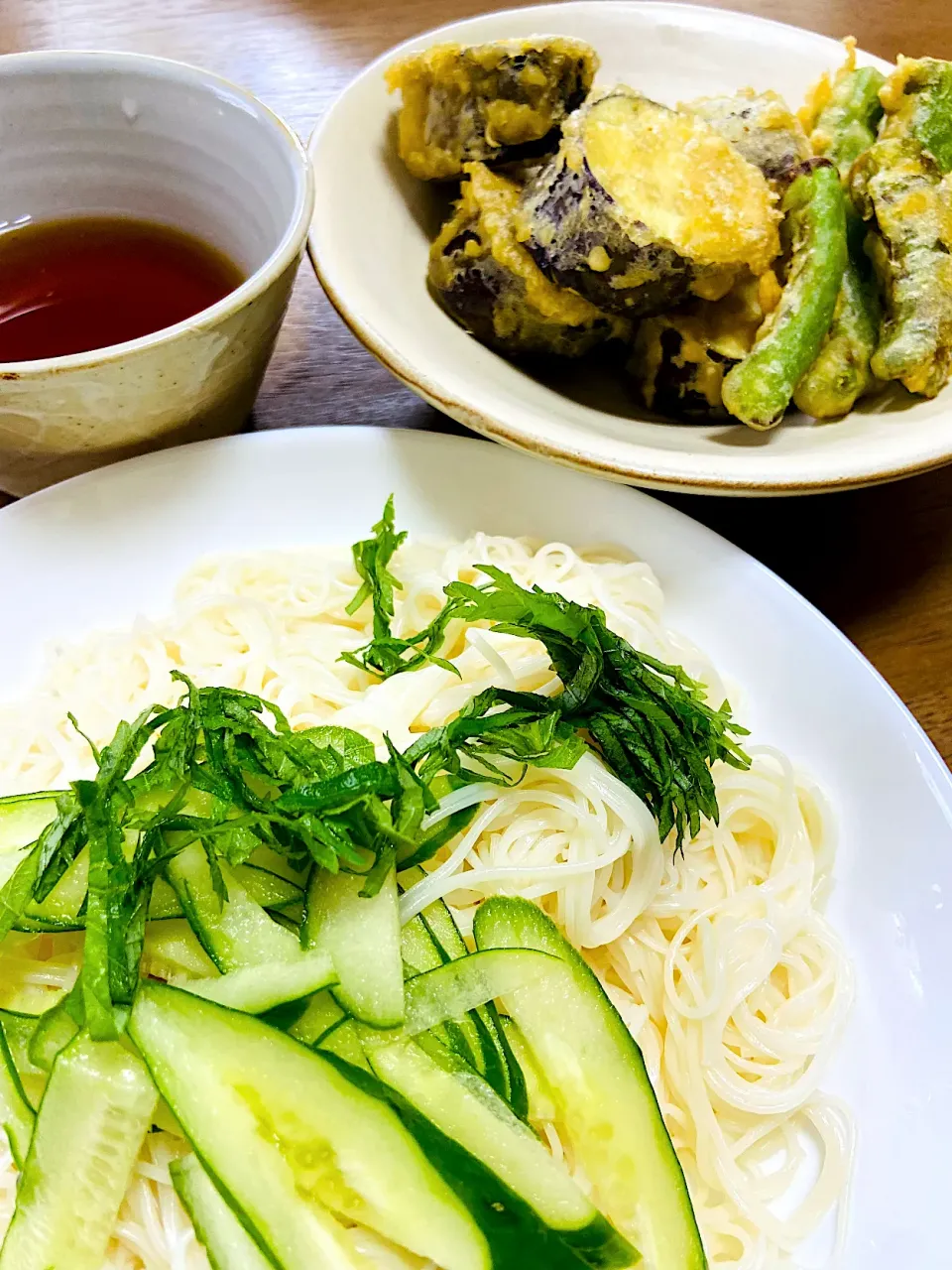 Snapdishの料理写真:夏の休日には、薬味と天ぷらを味方に冷やしそうめん！！|ももこさん