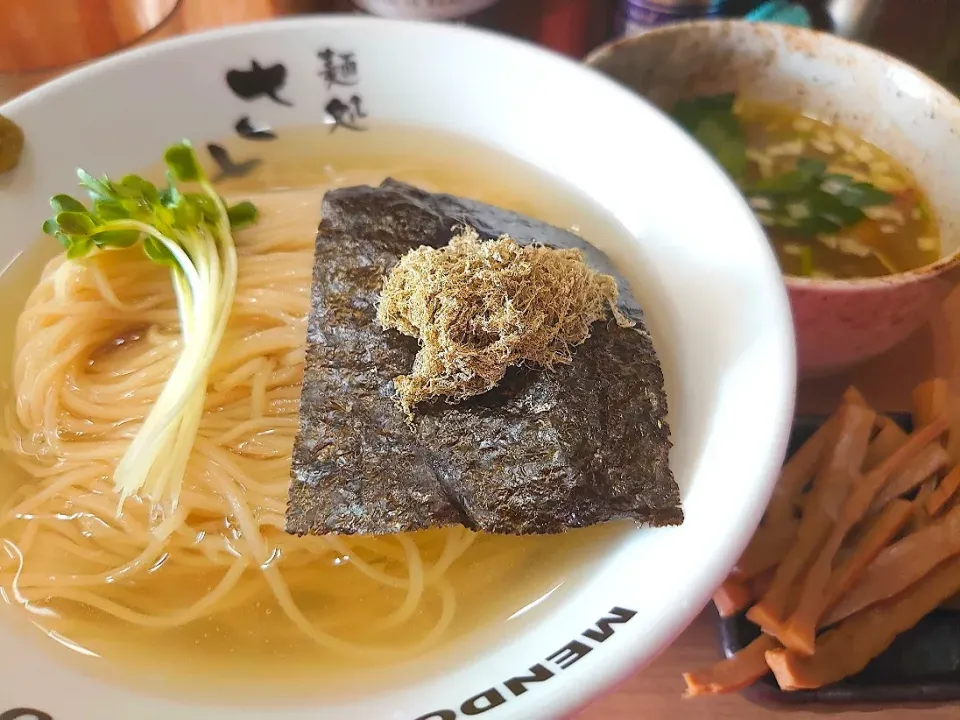 【夏季/数量(30食ほど/日)限定】
自家製麺 麺処さとう 本蓮沼本店
昆布水つけ麺 (塩を選択、900円)
＋中盛り (50円)
＋メンマ (別皿、110円)
@本蓮沼1分
(赤羽から徒歩23分)
22166|大脇さん