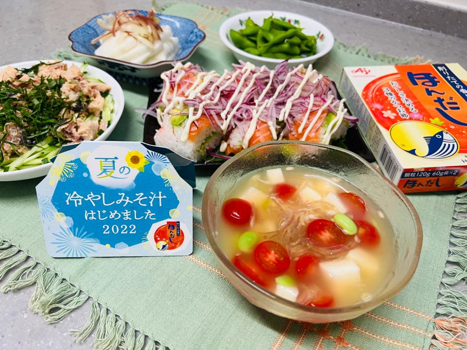 「山芋の角切りと枝豆の冷やしみそ汁」