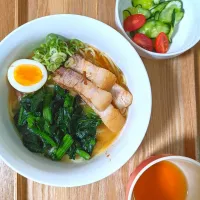 Snapdishの料理写真:家系ラーメン|mimitotoさん