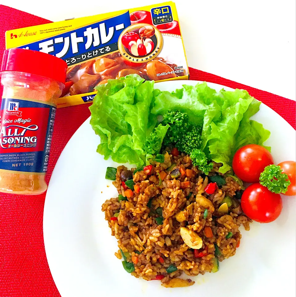 スパイシーカレーチャーハン🍛旨旨^ - ^💖バーモントカレーとオールシーズニングで夏野菜チャーハン💪|HAMI69さん