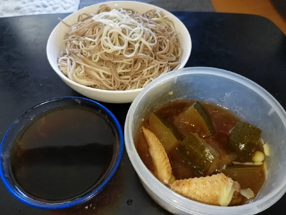 夜勤明け手羽先と冬瓜の煮物の残りを冷たく冷やして・蕎麦と冷や麦で頂きます|Tarou  Masayukiさん