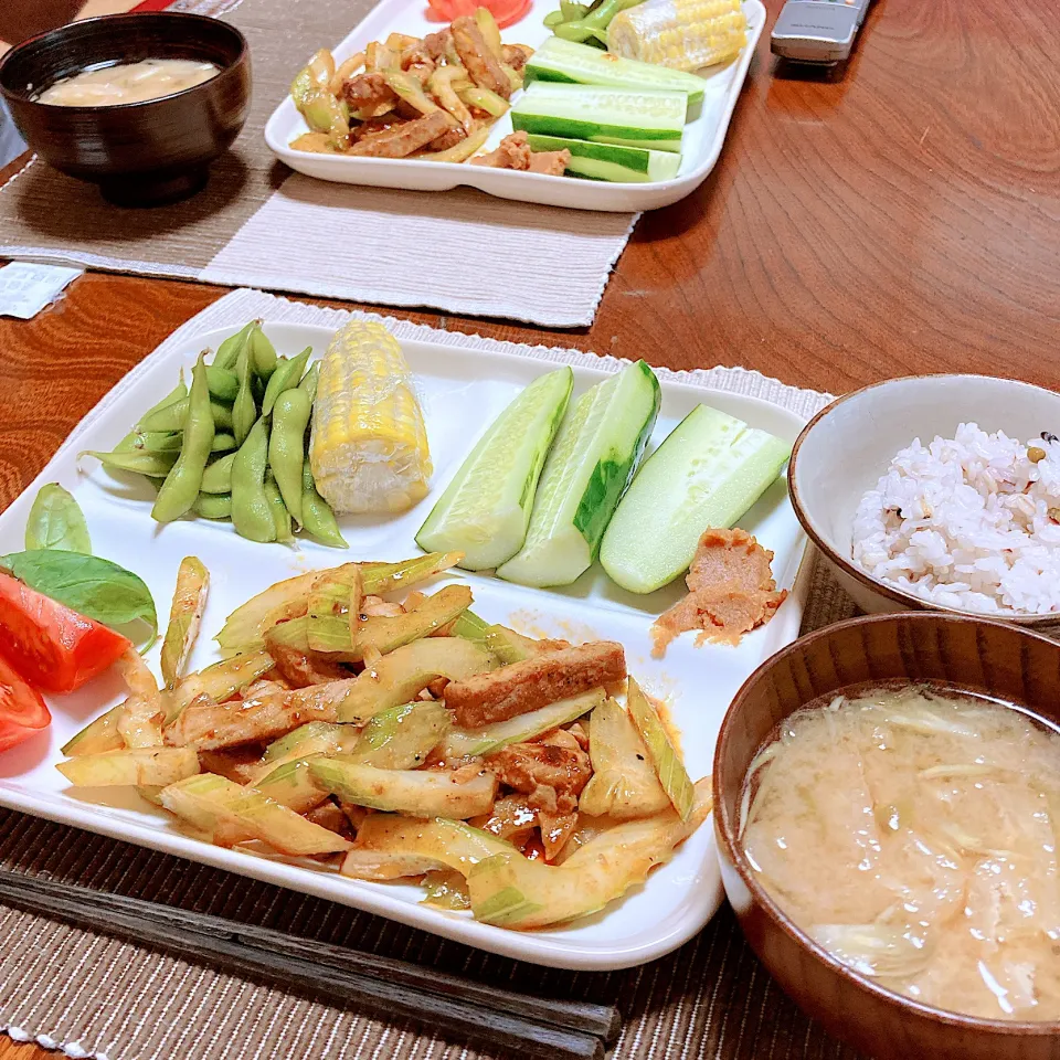 トンテキのセロリ炒めと夏野菜たち|akkoさん