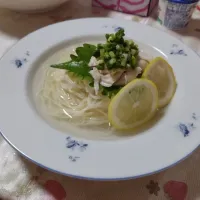 男飯シリーズ

レモンそうめん

スープは鶏ガラを溶いただけ。

盛り付けが苦手、料理は奥深いですね。

|澤田巌さん