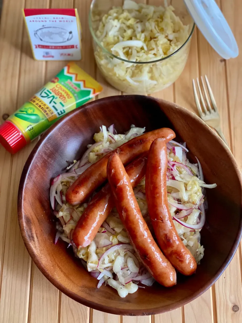 Snapdishの料理写真:🥗🍖🥗ザワークラウトと粗挽きソーセージのハラペーニョサラダ|ゆきぽん@ゆきの家飲み料理さん