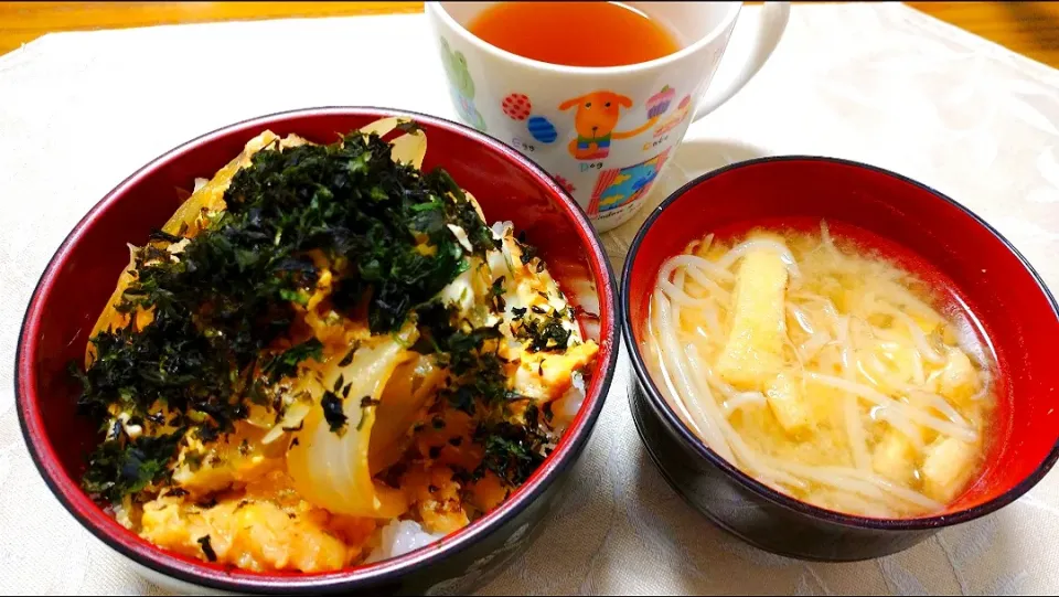 8/8のお昼ごはん
屋台の焼き鳥で親子丼🍜|卯月さん