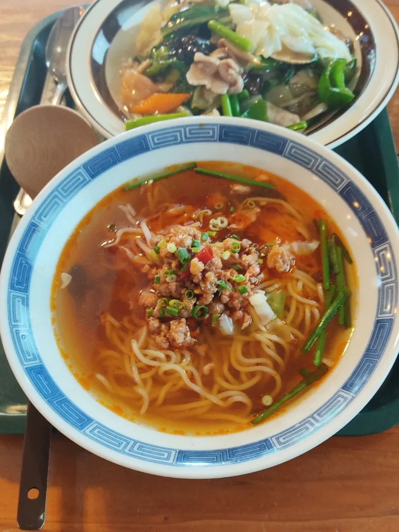 台湾料理ではない台湾ラーメン

台湾ラーメンの発祥は名古屋の台湾人店主が作った賄い料理と言われています。
台湾が発祥ではないみたい。
こちらの福大南店では、しょうゆベースにトウガラシとニンニク入りの台湾ラーメンの王道です。
汗でまくり。|Rピージャーさん