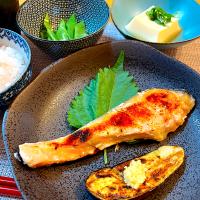 鮭の西京焼きと茄子のソテー生姜醤油